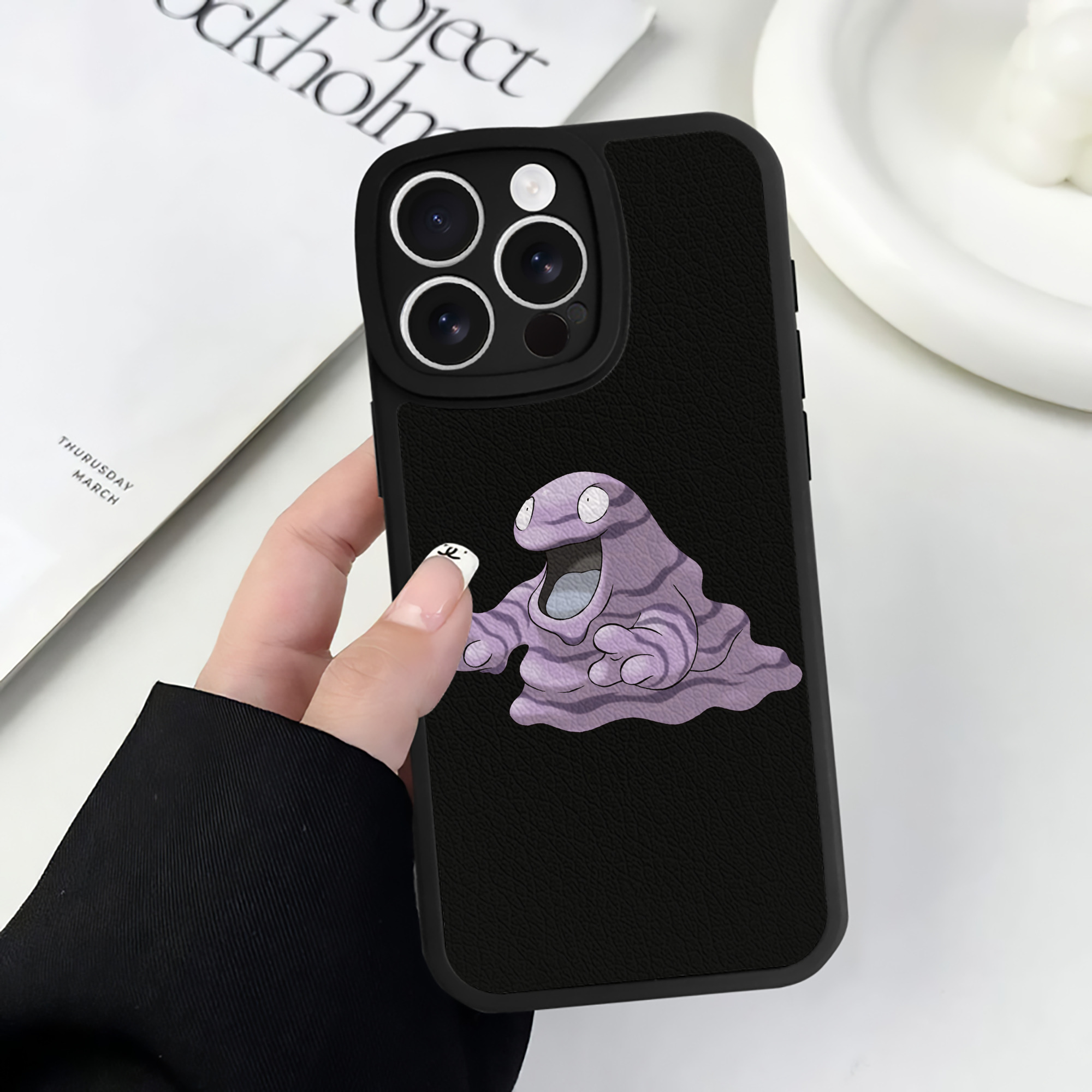 （画像用） ポケットモンスター Pokémon 【iPhone 16シリーズ対応】シリコンスマホケース（レザー調） 材質：シリコン
